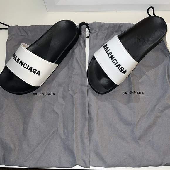 Authentic Balenciaga pool slides - Picture 5 of 7